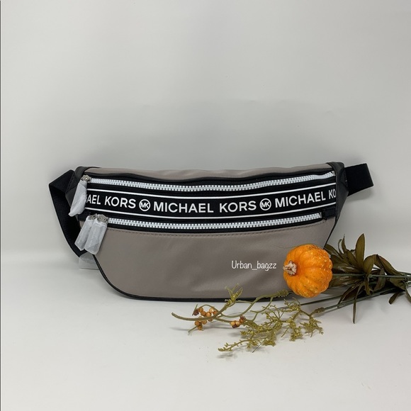 Michael Kors Handbags - Michael Kors Kenly Medium Waist Pack